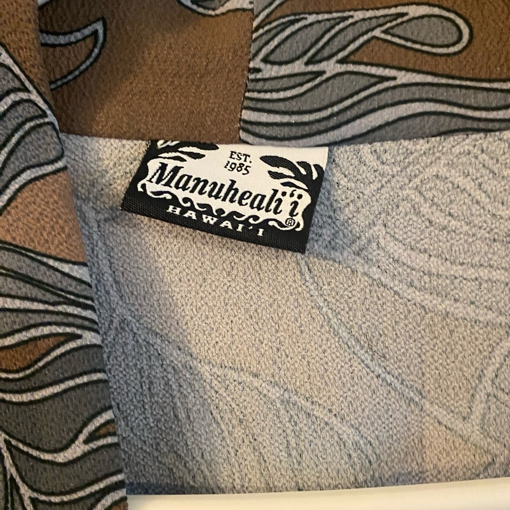 Manuhealii Brown and Gray Patterned Fabric